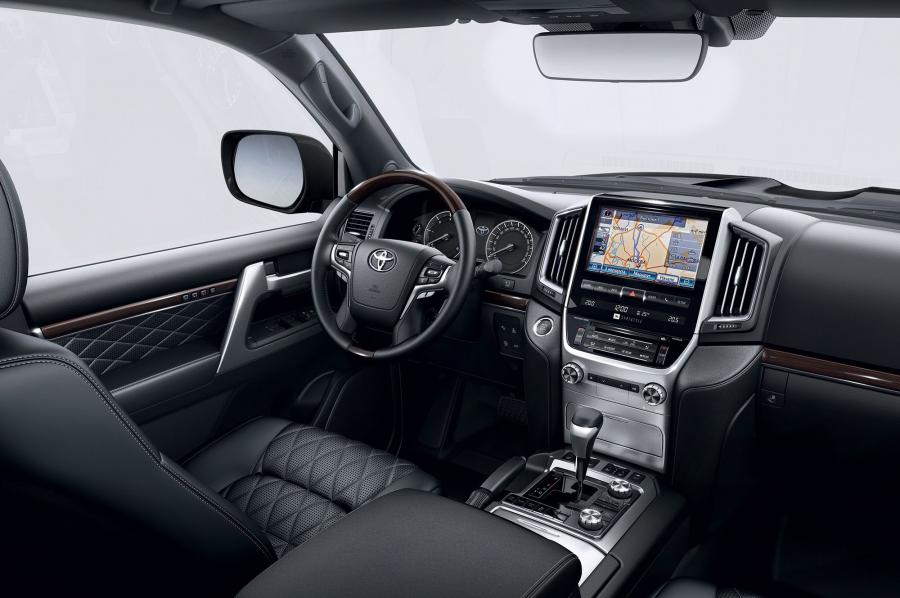 Интерьер Toyota Land Cruiser 200 Excalibur (UZJ200) 2017 года  (CIS) (фото 8 из 10)